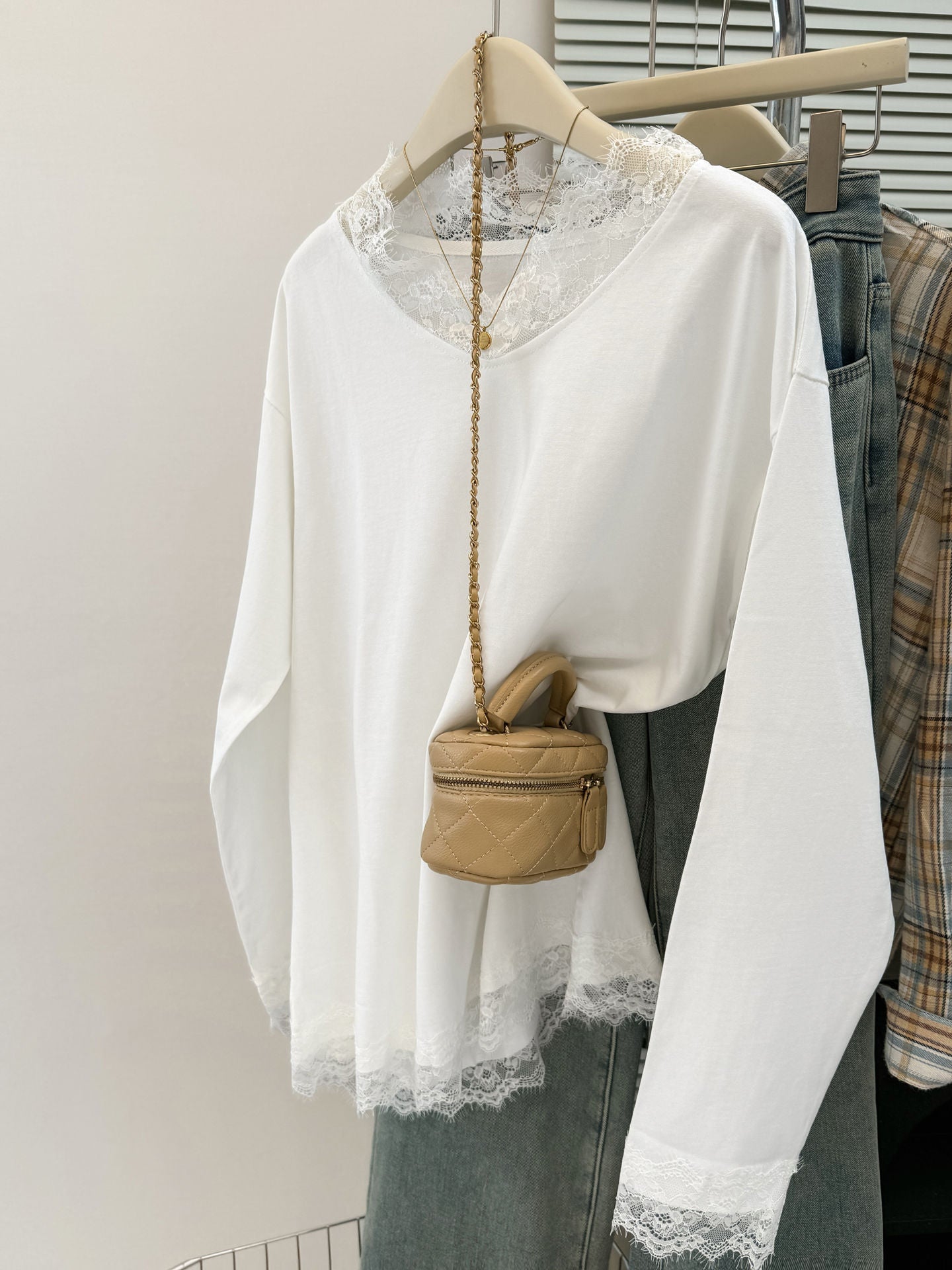 V-neck Cotton T-shirt for Women Plus Size Long Sleeve Lace Splicing Basic Top